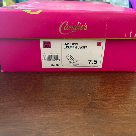 Candie’s Platform Pumps - Picture 9 of 9